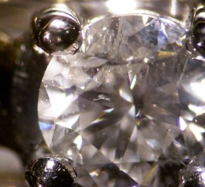 A good quality diamond seen through the microscope
